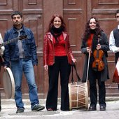 Mehmet Akbaş and his ensemble \"Koma Vengê Sodirî\"