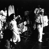 Nazaré Pereira cantou ao lado de Luiz Gonzaga. No ano de 1982 no Teatro Bobinot, Paris.