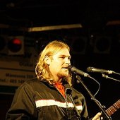 Jakub Cudla Najman. Lead voice and rythm guitar.