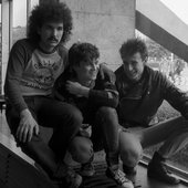 Poznań 1984 rok - polski zespół rockowy Aya RL, w składzie Igor Czerniawski (L), Jarosław Lach (C), Paweł Kukiz (P), przed występem w Hali Arena na koncercie Rock Arena.jpg