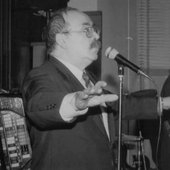 Walter-Valdi_italian_cabaretist_live_pix.JPG