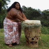 israel-kamakawiwo-ole-playing-drums.jpg