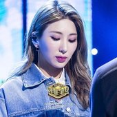 180401 SBS Inkigayo.jpg