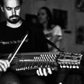 Playing the Nyckelharpa on Tour with Sangre de Muerdago