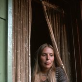 Joni Mitchell, Lookout Mountain—Laurel Canyon, CA, 1970 © Henry Diltz.