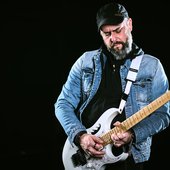Val Experience Band