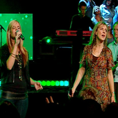 Mia Fieldes & Darlene Zschech