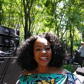 Quiana_Lynell_-_performing_at_R&B_Festival_at_Metrotech,_in_Brooklyn,_NYC.jpg