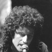 Brian May <33