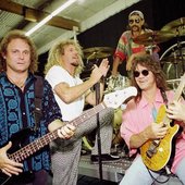 van-halen-and-sammy-hagar.jpg