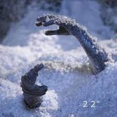 22°
