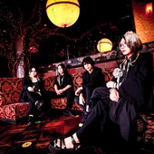 137152-umbrella-group-photo.jpg