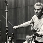 Rudolf Kempe bei Aufnahmen mit der Staatskapelle in der Lukaskirche, um 1970