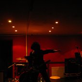 Sonic Dragolgo throwing shapes @ Barden's, 16/5/2007