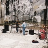 Moonsteamer_live_at_the_cave_80s_pix