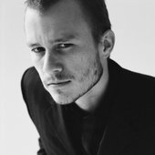 heath_ledger_blonde_tuxedo_humor_black_white_19306_750x1334.jpg