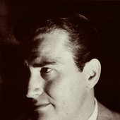 Artie_Shaw_three-quarter-edited.jpg