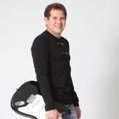 One of the masters of the paraense music movement known as "Guitarrada"