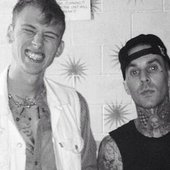 machine-gun-kelly-travis-barker-fala.jpg