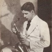 Rudy_Vallee_With_Sax_2_1-257x320.jpg