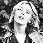 40_20_amanda_lear_formidablemag.jpg