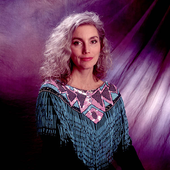 Emmylou Harris 1993.png