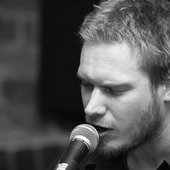 Pete Wearn, vocals/harmonica/slide guitar