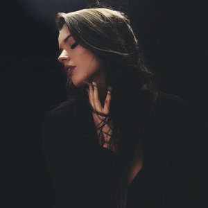 “Merci Raines”的封面