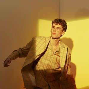 “Lost Frequencies”的封面