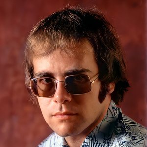 “Elton John”的封面