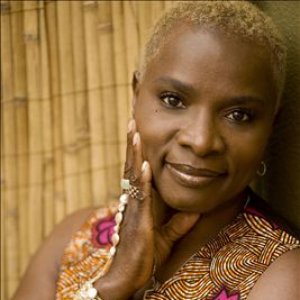 “Angelique Kidjo”的封面