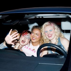 Bild für 'Girls Just Wanna Be Famous(er)'