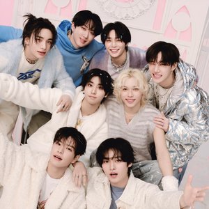 “Stray Kids”的封面