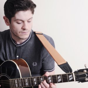 “Iwan Rheon”的封面