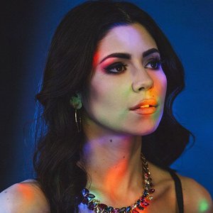 “Marina and the Diamonds”的封面