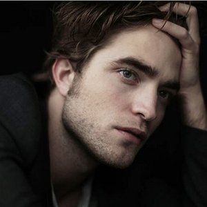“Rob Pattinson”的封面