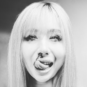 “agony”的封面