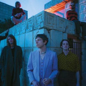 “Cage the Elephant”的封面