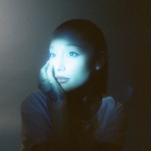 “Ariana Grande”的封面