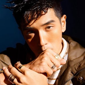 “Nathan Hartono”的封面