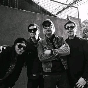 Immagine per 'Eraserheads'