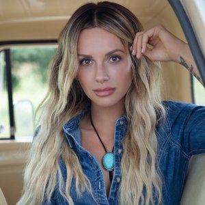 “Carly Pearce”的封面