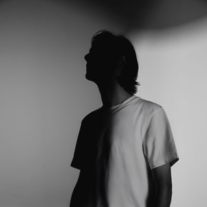 “Feeling Fades”的封面