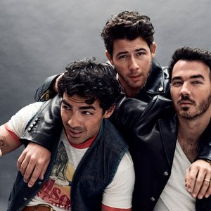 “Jonas Brothers”的封面