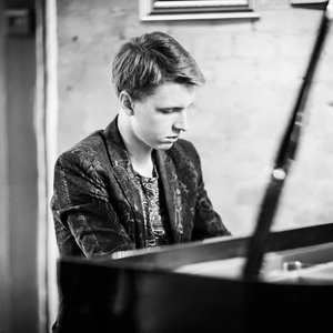 “Nikola Melnikov”的封面