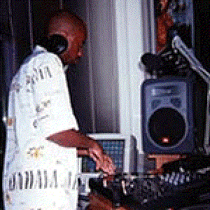 “DJ Dove”的封面