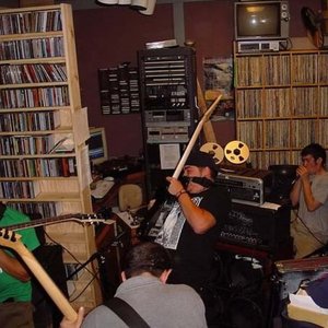 “Live @ WUNH Studios, 06/11/2001”的封面