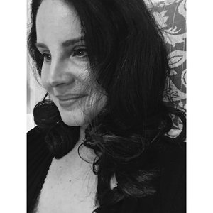 Image pour 'hope is a dangerous thing for a woman like me to have - but i have it'