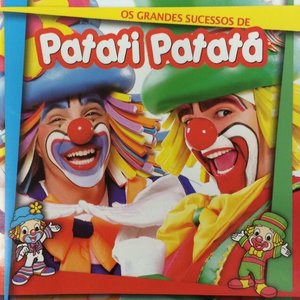 “Os Grandes Sucessos de Patati Patatá”的封面