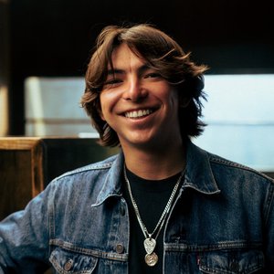 “Wyatt Flores”的封面